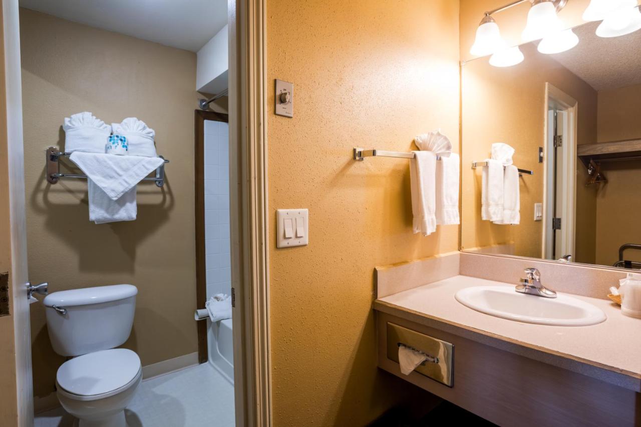 | Ebb Tide Oceanfront Inn
