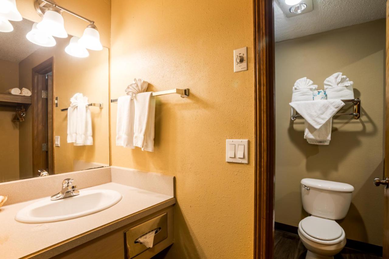 King Room with Partial Ocean View at Ebb Tide Oceanfront Inn