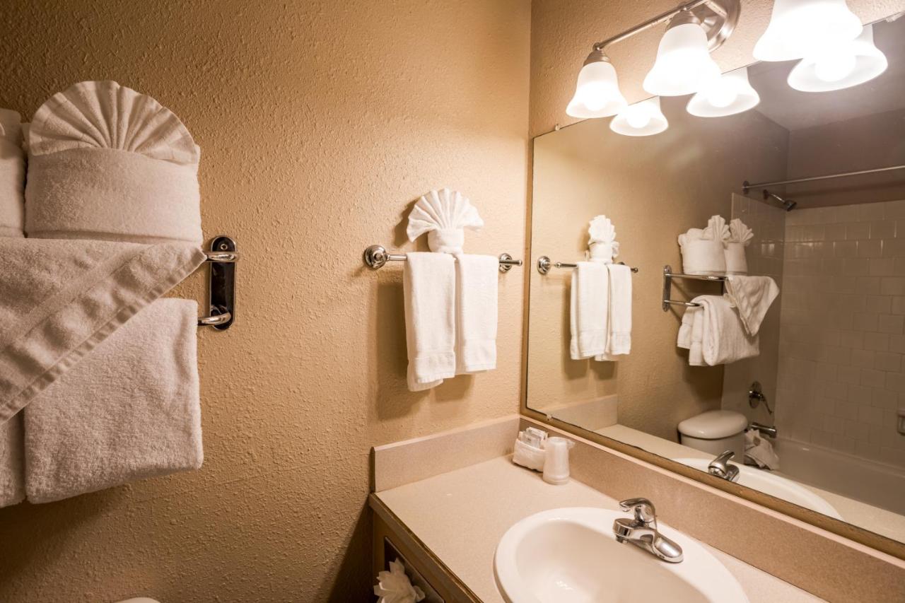 | Ebb Tide Oceanfront Inn