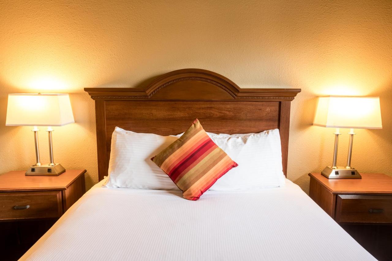 Queen Room with Two Queen Beds with Partial Ocean View at Ebb Tide Oceanfront Inn
