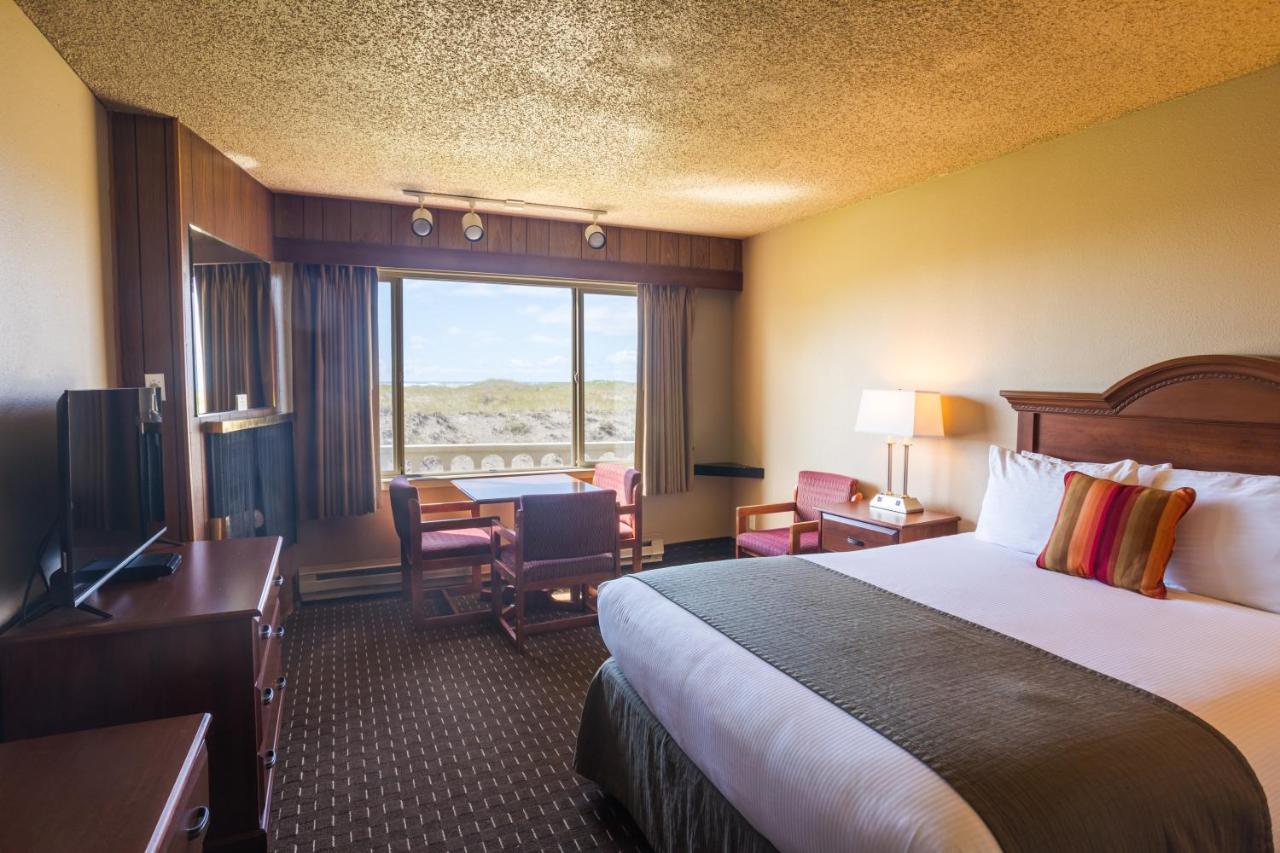 | Ebb Tide Oceanfront Inn