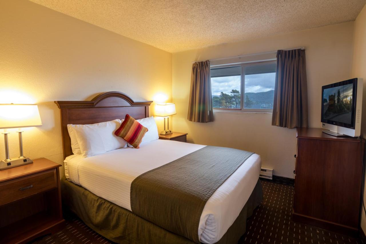 | Ebb Tide Oceanfront Inn
