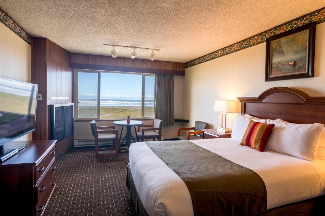 Queen Room with Two Queen Beds and Kitchenette at Ebb Tide Oceanfront Inn