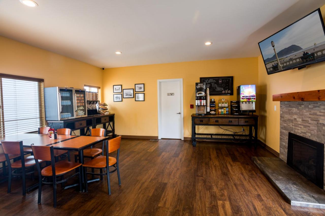 | Ebb Tide Oceanfront Inn