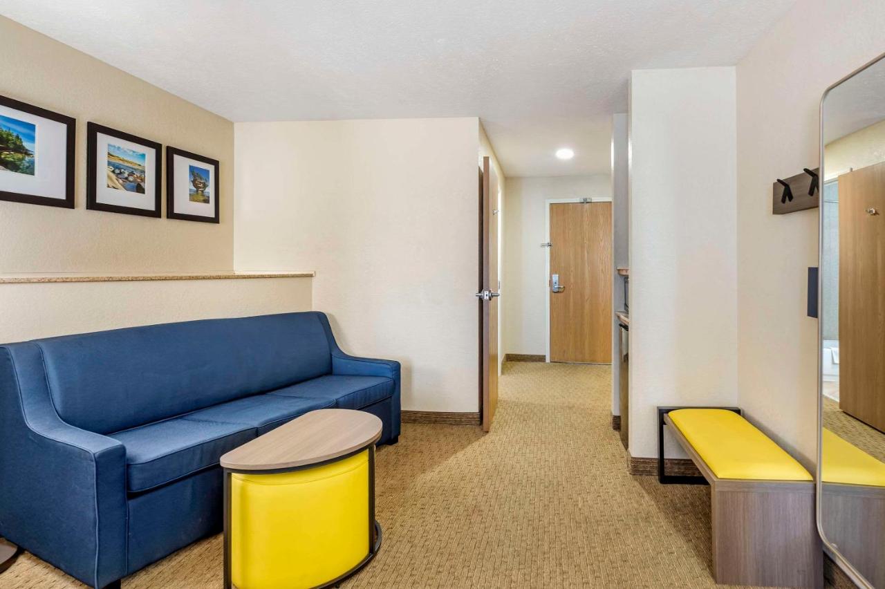 Queen Suite - Non-Smoking at Comfort Suites Merrillville near US 30