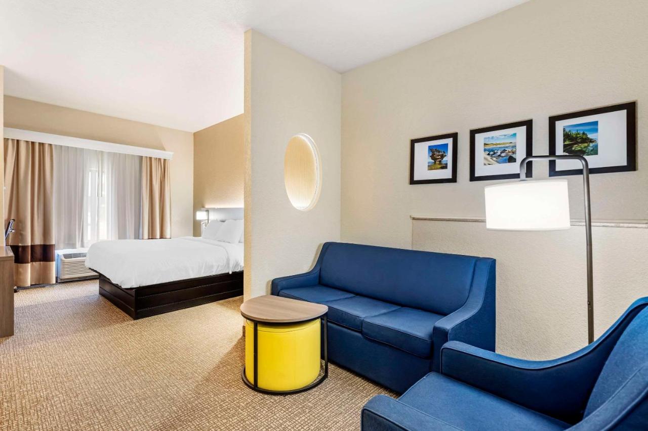 Queen Room with Two Queen Beds and Roll-In Shower - Accessible/Non-Smoking at Comfort Suites Merrillville near US 30