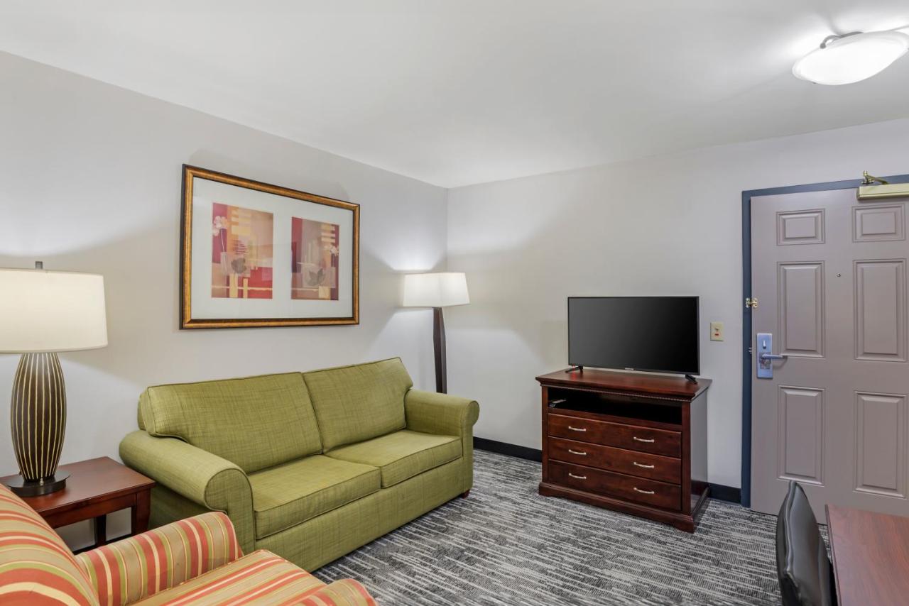 One-Bedroom King Suite - Non-Smoking at Country Inn & Suites by Radisson, Ashland - Hanover, VA