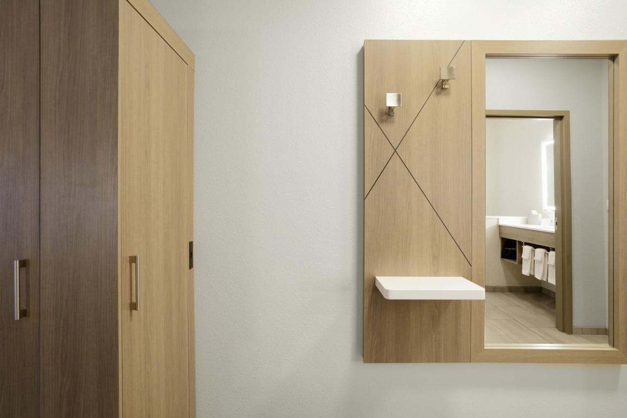  | Holiday Inn Express Hotel and Suites Valparaiso, an IHG Hotel