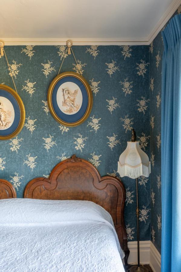 | Martine Inn