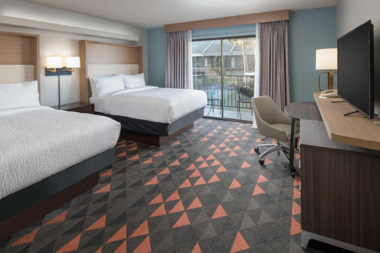Family Suite with Sofa Bed at Holiday Inn Portland - Columbia Riverfront by IHG
