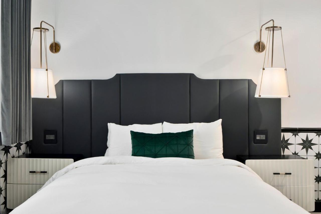Queen Room - Accessible at Casablanca Inn