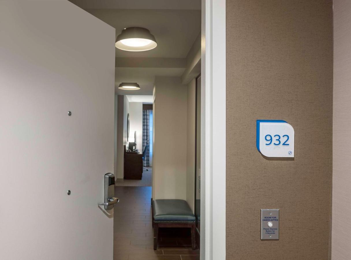 Deluxe King Room - Hearing Accessible at Hilton Garden Inn Washington DC/Georgetown Area
