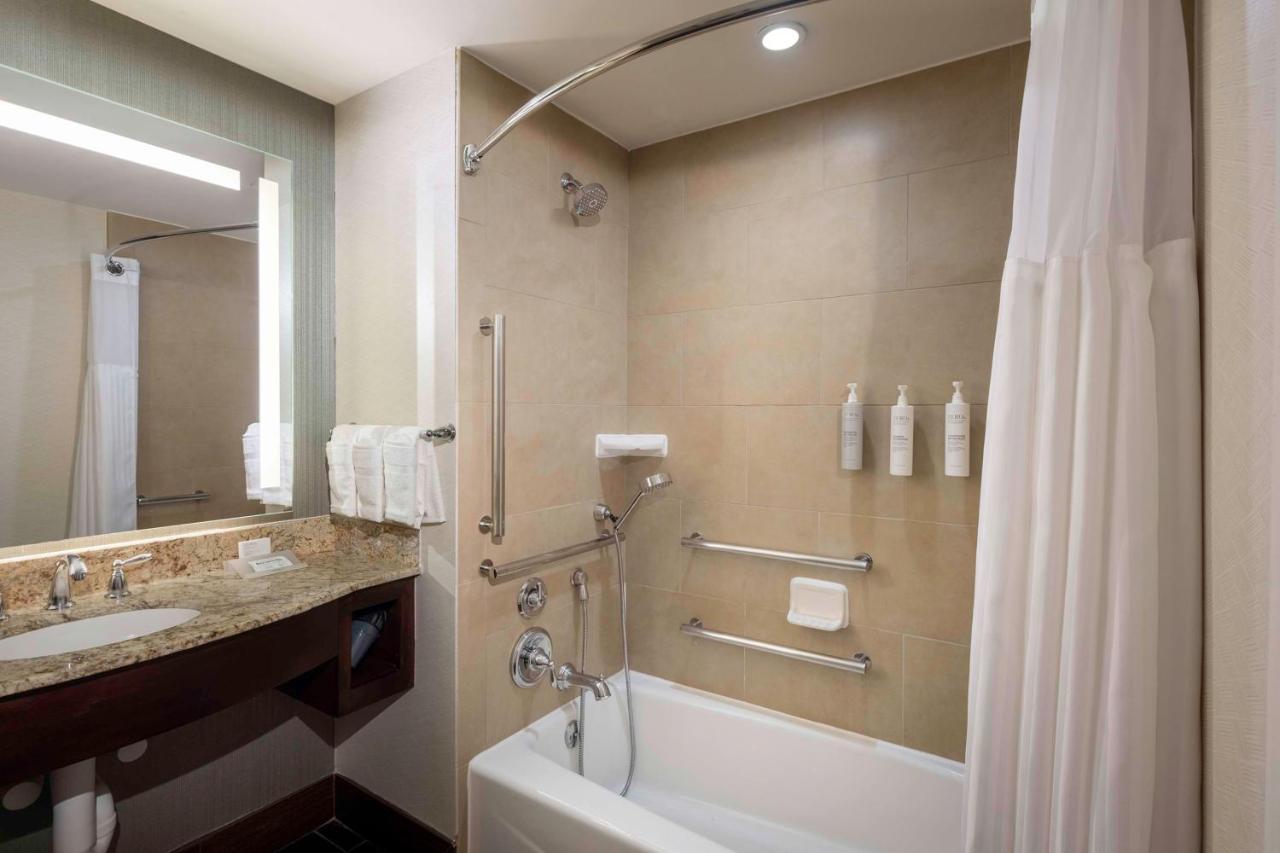 Queen Room with Two Queen Beds - Disability Access at Hilton Garden Inn Washington DC/Georgetown Area