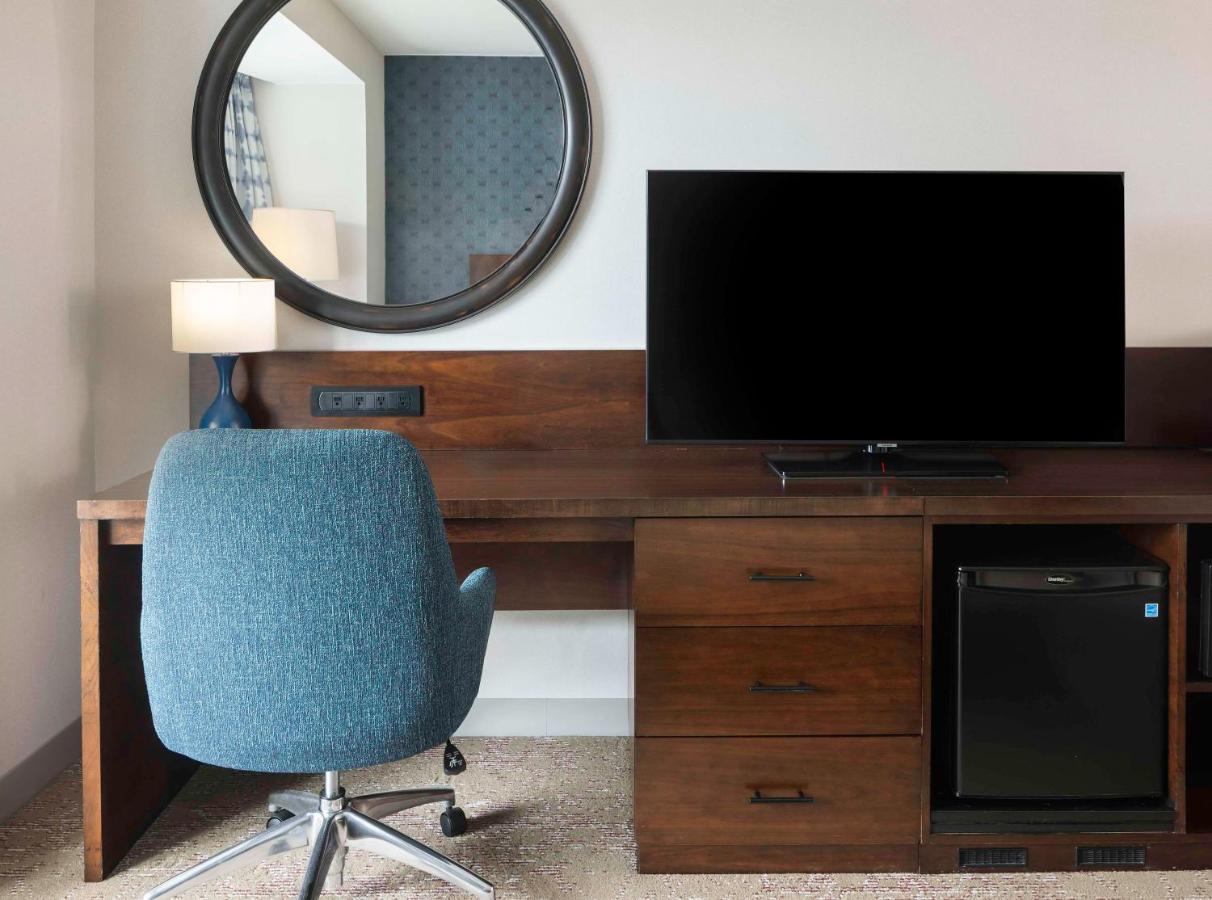 Deluxe King Room - Hearing Accessible at Hilton Garden Inn Washington DC/Georgetown Area