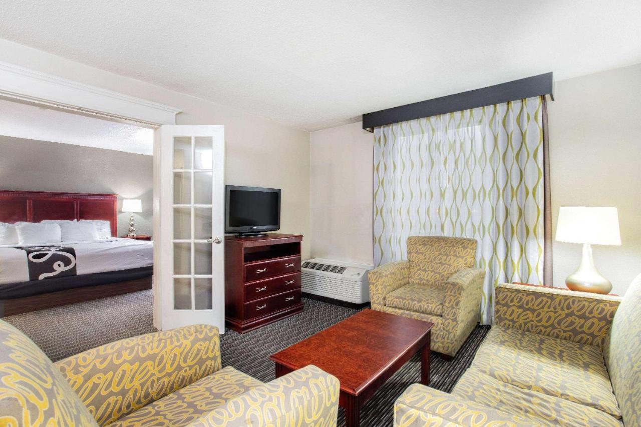 King Suite at La Quinta Inn & Suites by Wyndham Indianapolis South