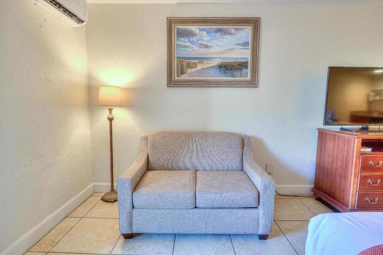 | La Fiesta Ocean Inn & Suites