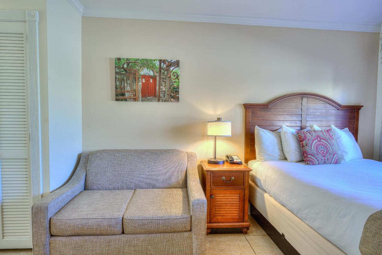 | La Fiesta Ocean Inn & Suites