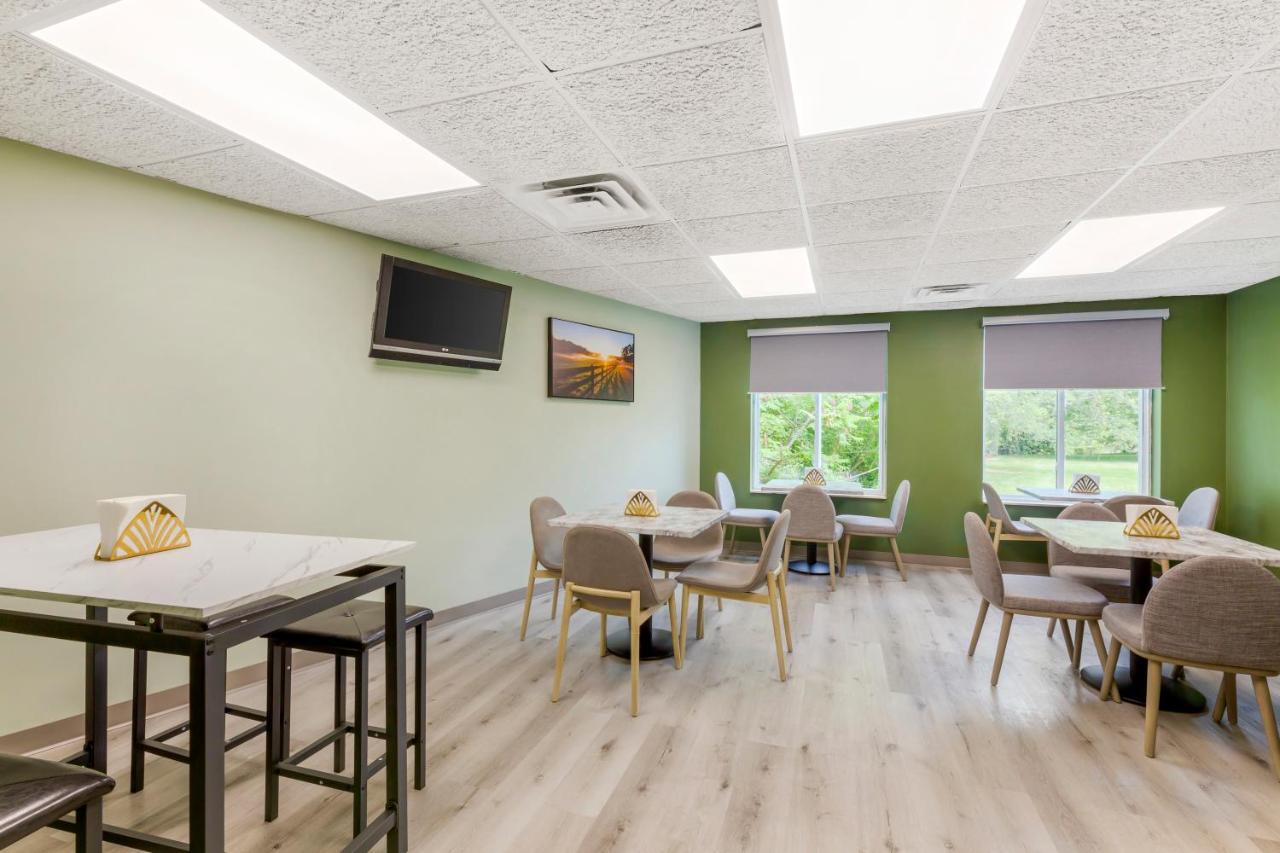 | Rodeway Inn Huron