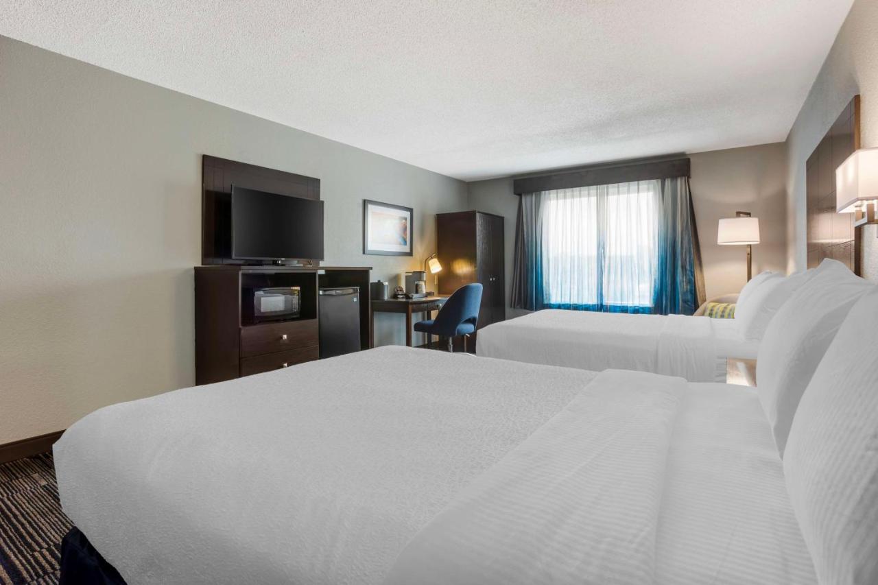 Quadruple Room with Bathtub - Disability Access at Best Western Plus Columbia Inn