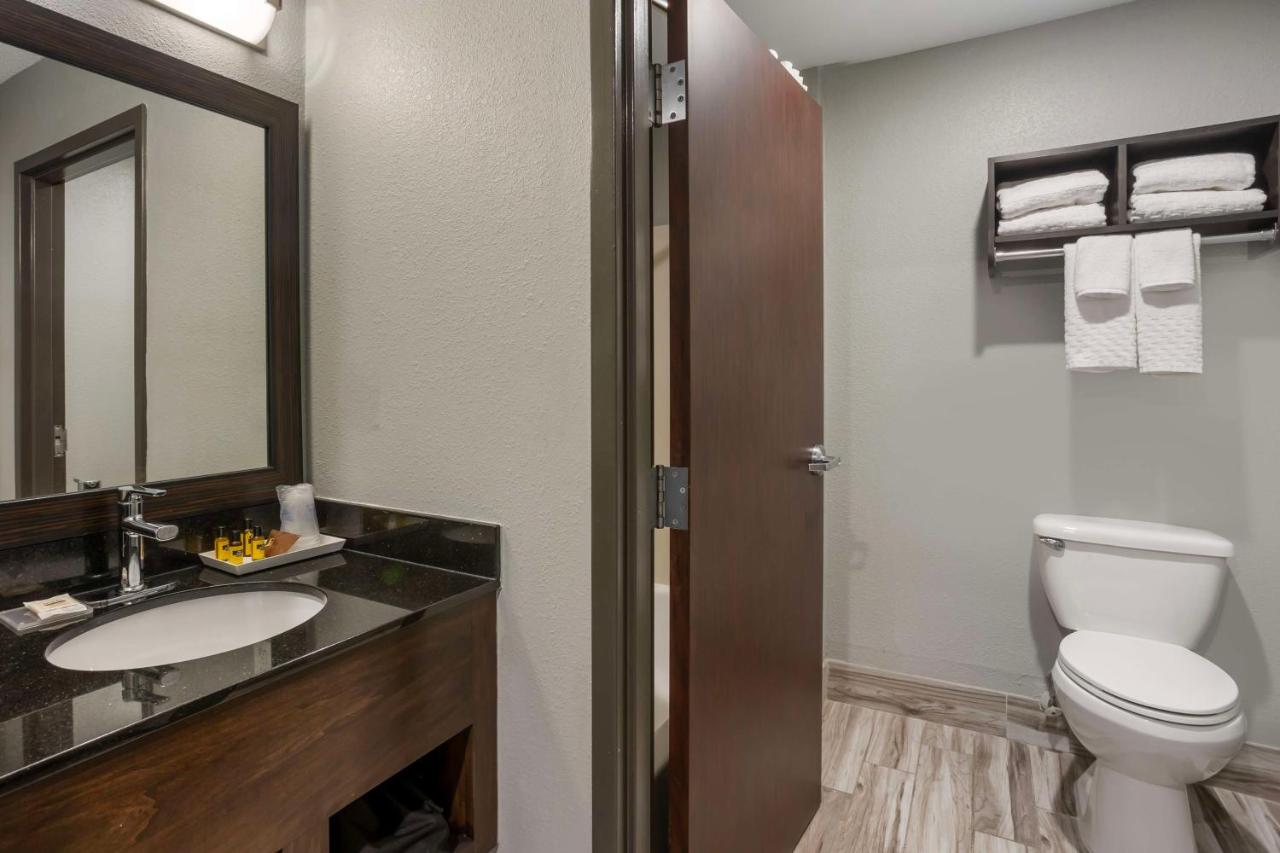 King Room - Non-Smoking at Best Western Plus Columbia Inn