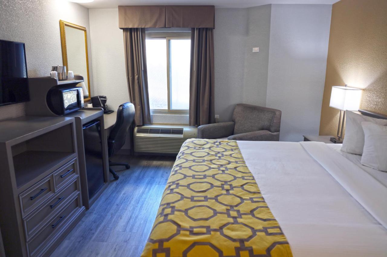 King Room - Non-Smoking at Baymont by Wyndham Barstow Historic Route 66