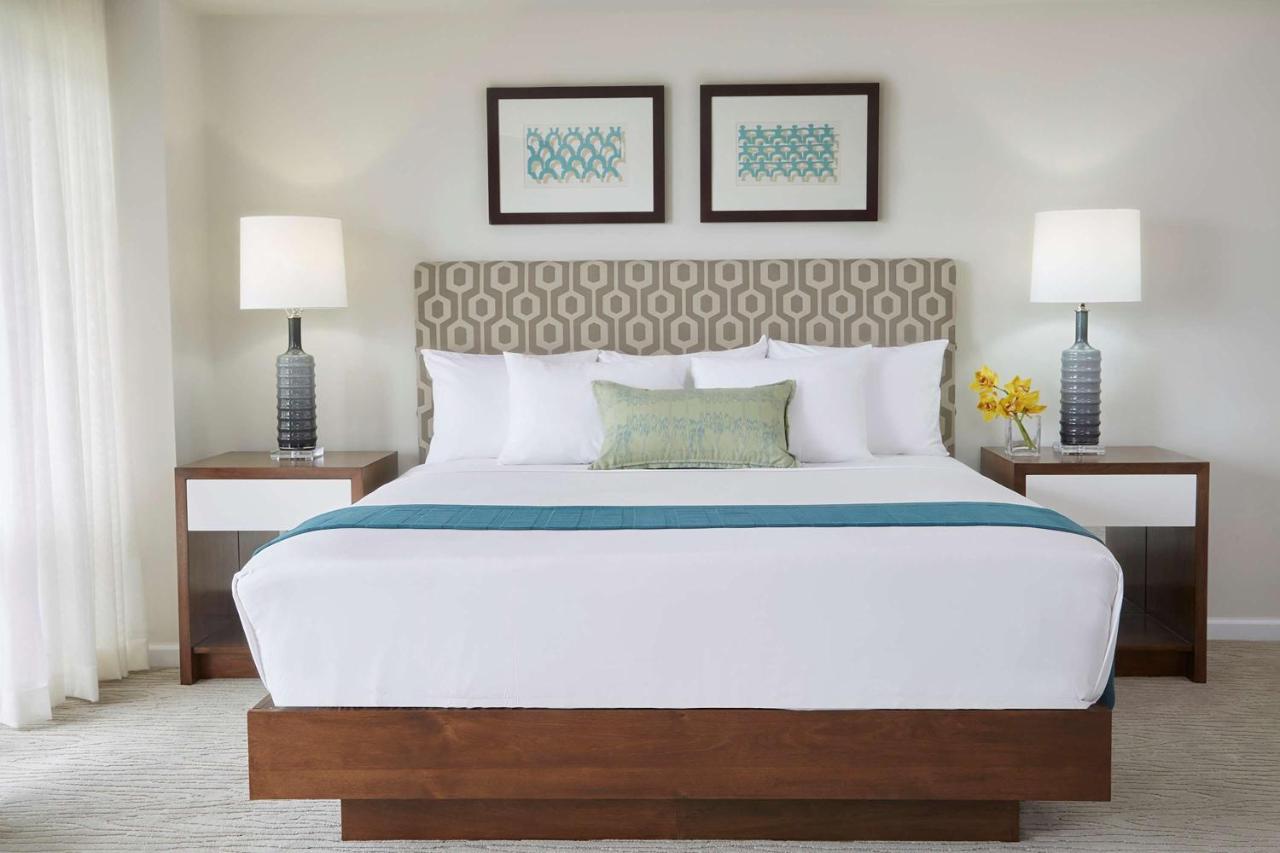 Luxury Junior Suite with Ocean View and Kitchen at Ilikai Hotel & Luxury Suites