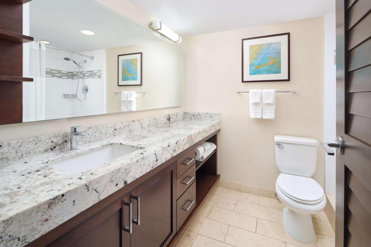 Luxury Junior Suite with Ocean View and Kitchen at Ilikai Hotel & Luxury Suites