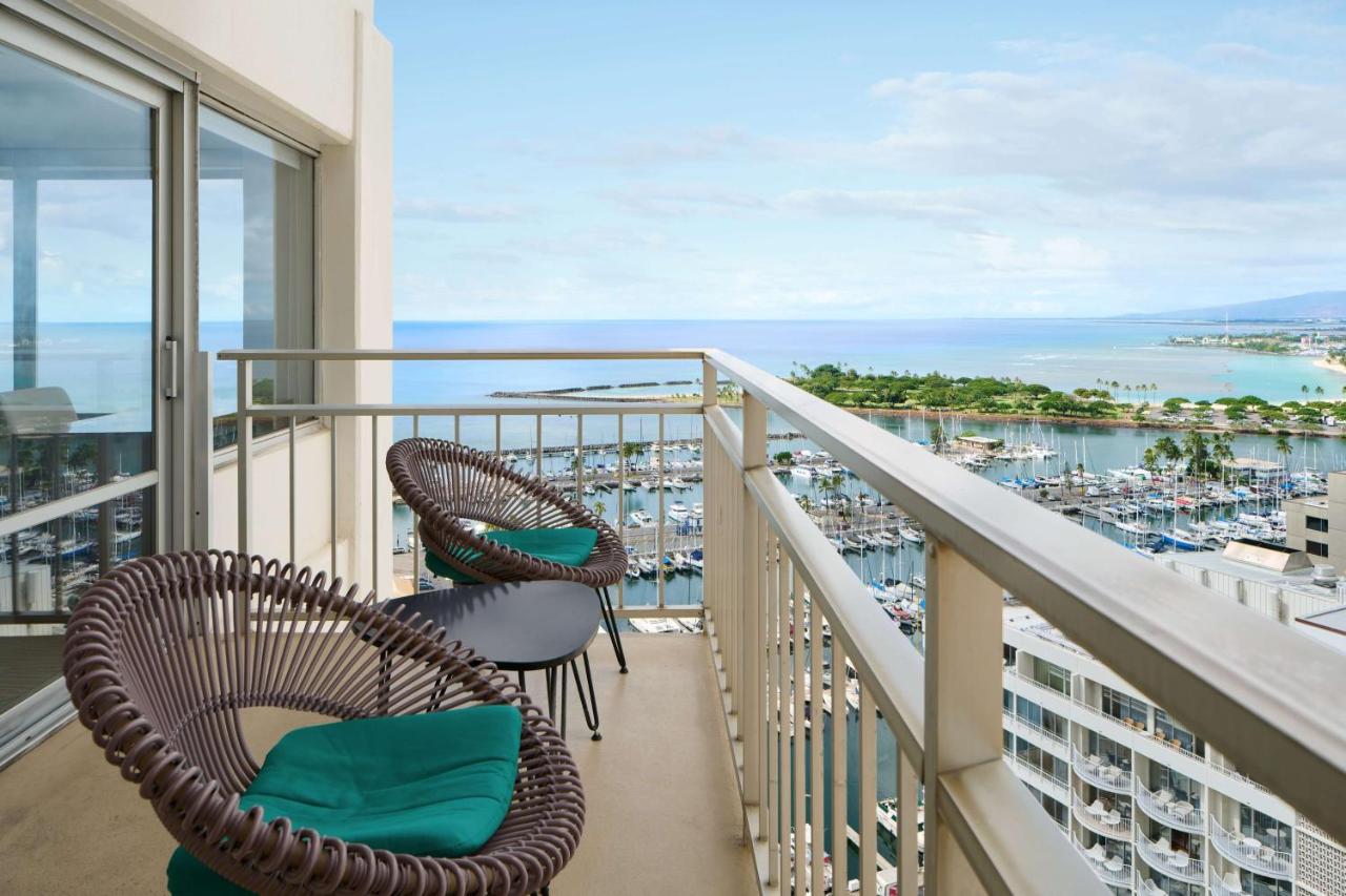 Luxury Two-Bedroom with Ocean View and Kitchen at Ilikai Hotel & Luxury Suites