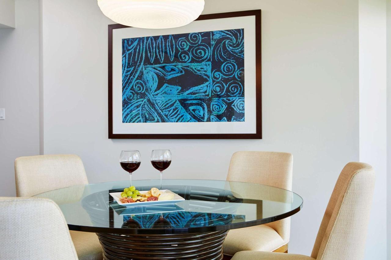 Luxury Two-Bedroom with Ocean View and Kitchen at Ilikai Hotel & Luxury Suites