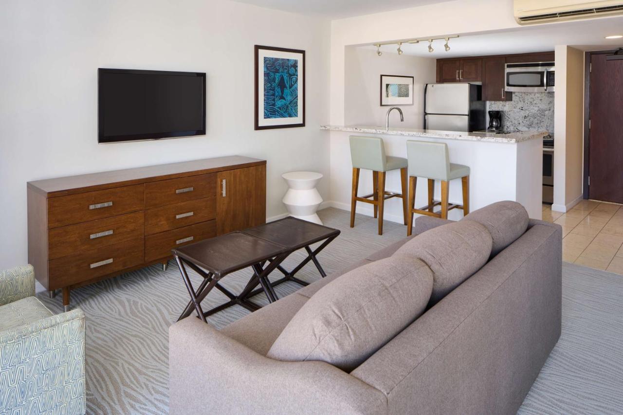 Luxury Junior Suite with Ocean View and Kitchen at Ilikai Hotel & Luxury Suites