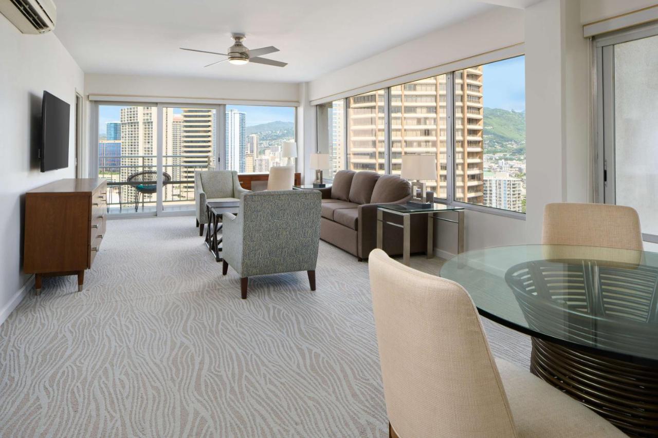 Luxury Two-Bedroom with City View and Kitchen at Ilikai Hotel & Luxury Suites