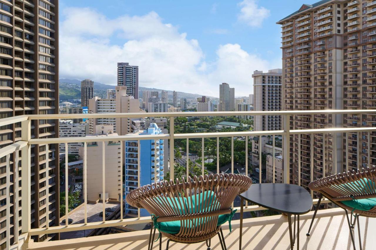 Luxury Two-Bedroom with City View and Kitchen at Ilikai Hotel & Luxury Suites