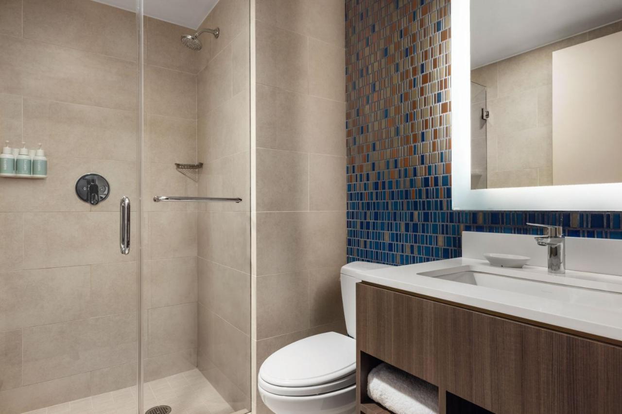 Deluxe King Room at Courtyard by Marriott New York Manhattan / Chelsea
