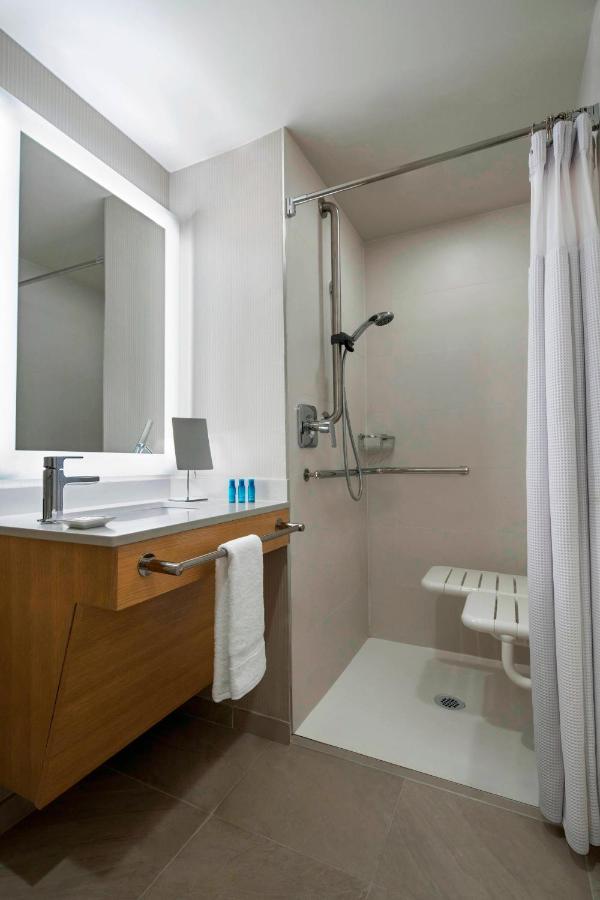 | Delta Hotels by Marriott Richmond Downtown