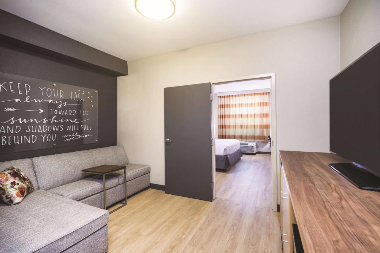 King Suite - Mobility Access/Non-Smoking at La Quinta Inn & Suites by Wyndham Chattanooga-Hamilton Place