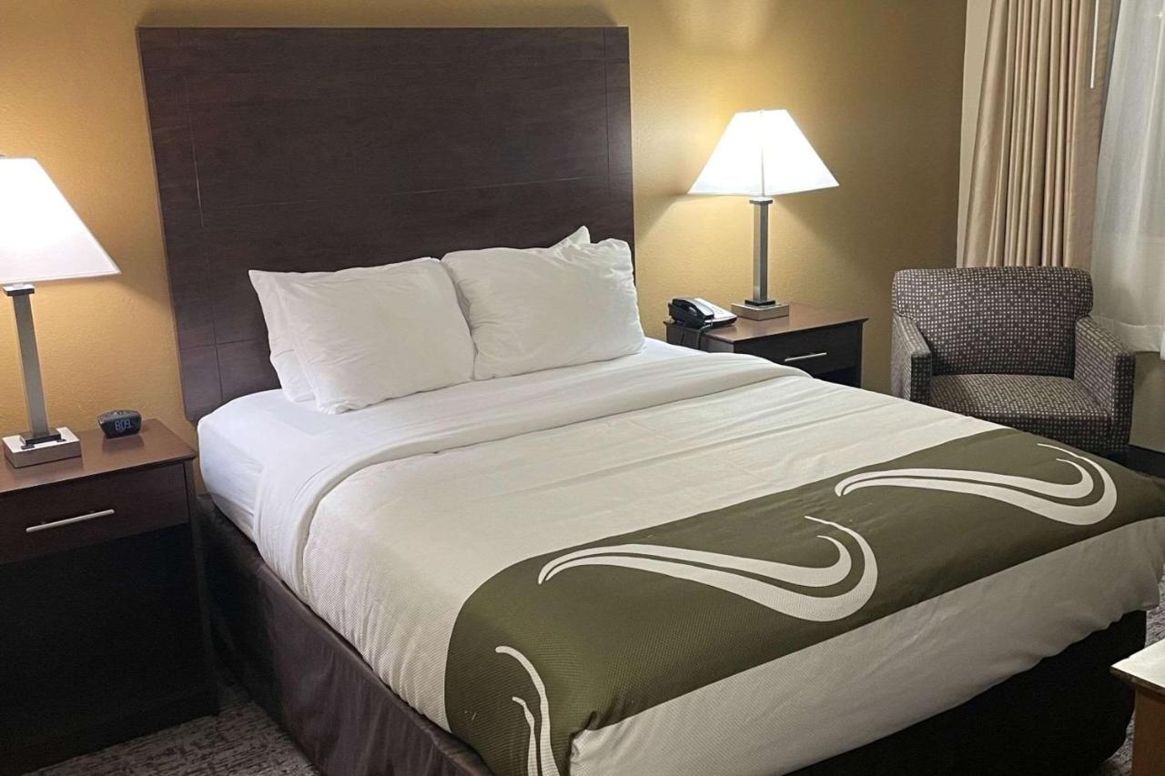 Queen Room - Non-Smoking at Quality Inn Ontario