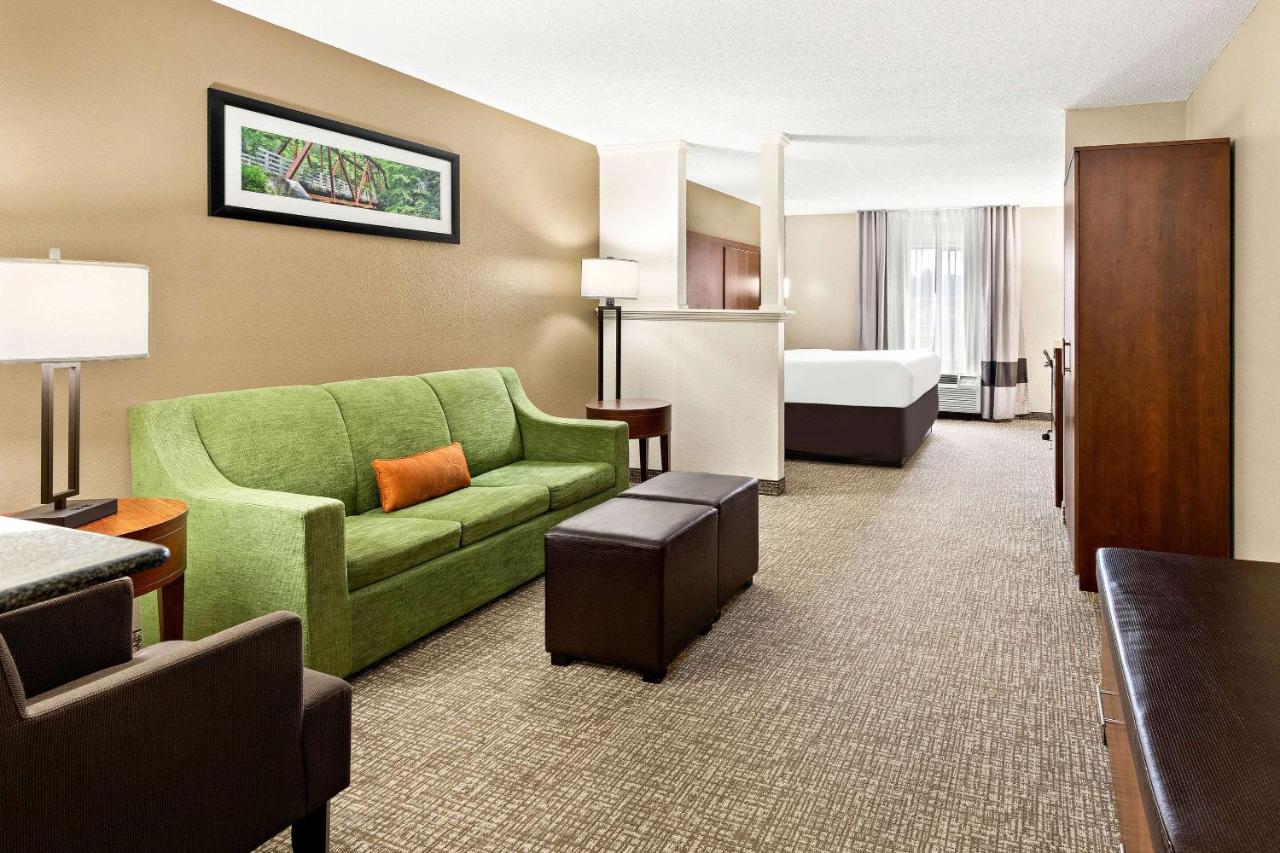 King Suite - Non-Smoking at Comfort Suites Abingdon I-81