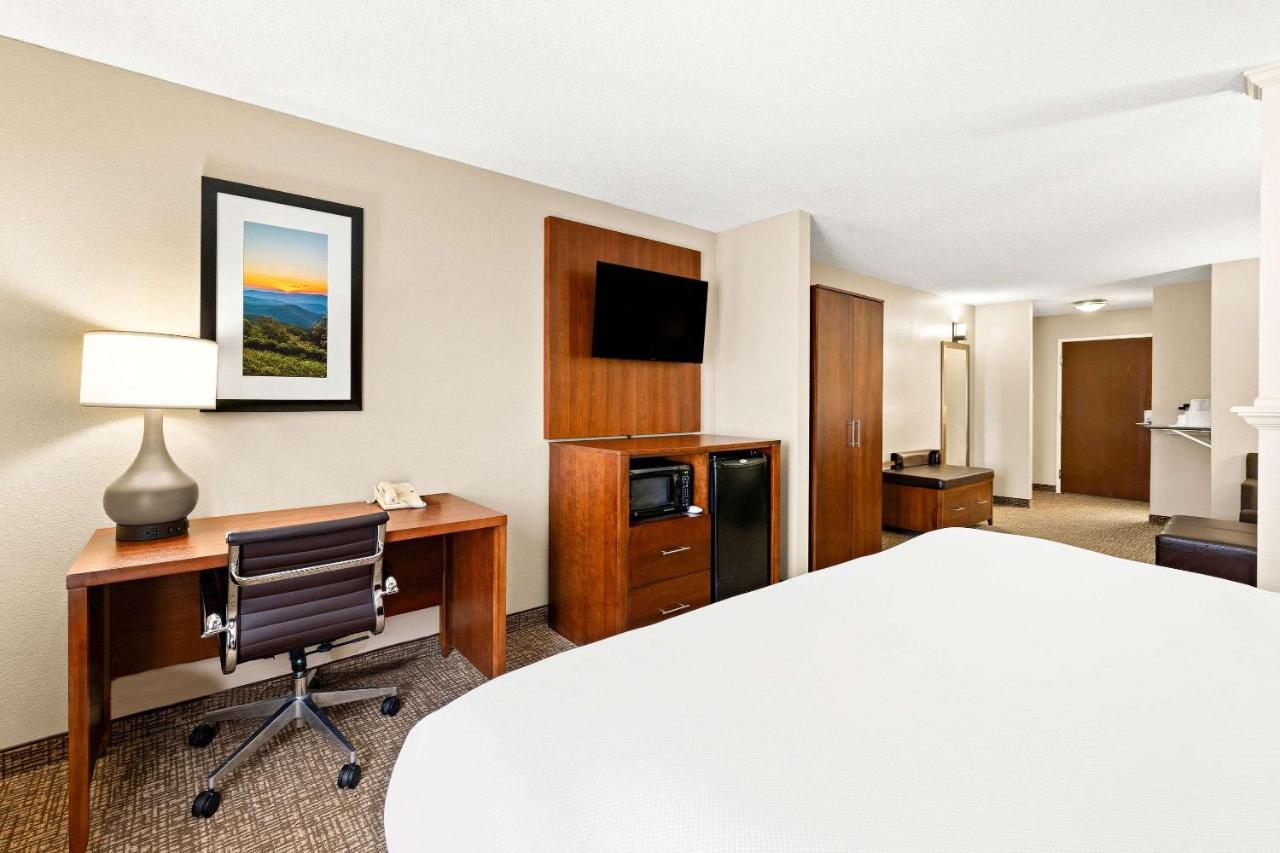 King Suite - Non-Smoking at Comfort Suites Abingdon I-81