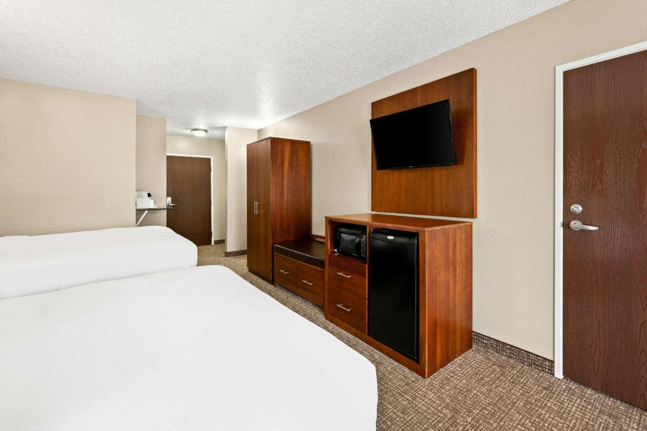 Queen Room with Two Queen Beds - Non-Smoking at Comfort Suites Abingdon I-81