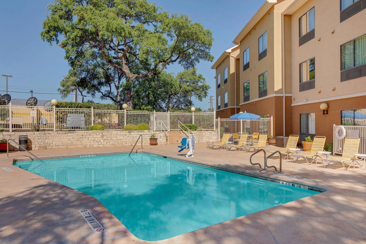 | Fairfield Inn & Suites by Marriott San Antonio Seaworld