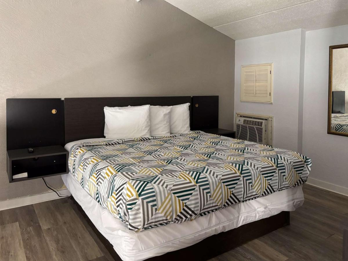  | La Casa Inn and Suites