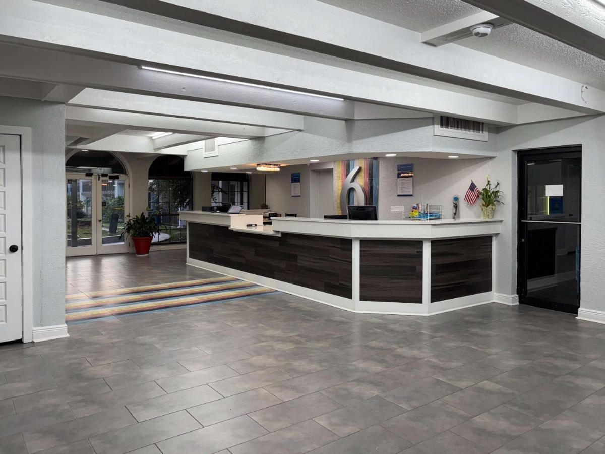  | La Casa Inn and Suites