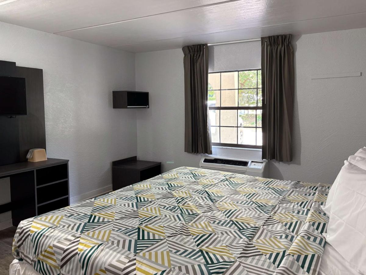  | La Casa Inn and Suites