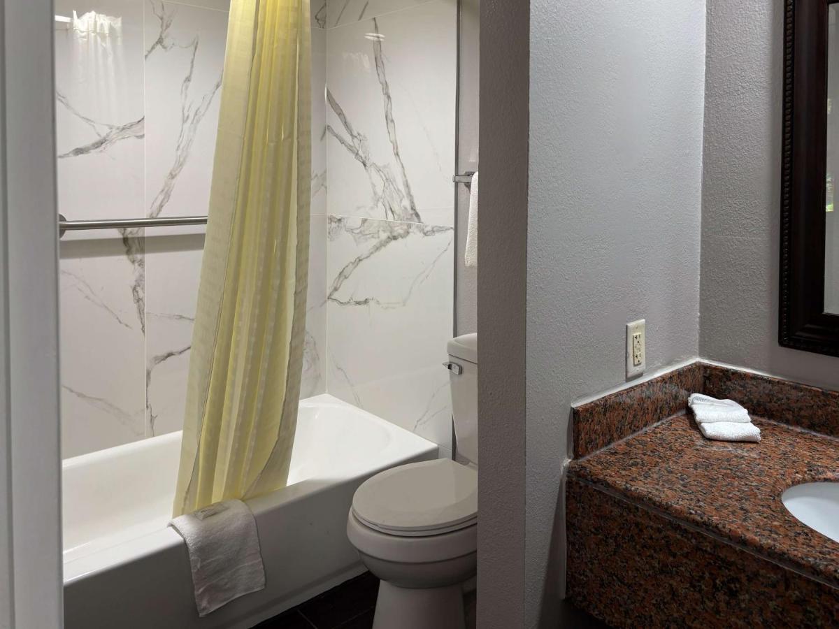  | La Casa Inn and Suites