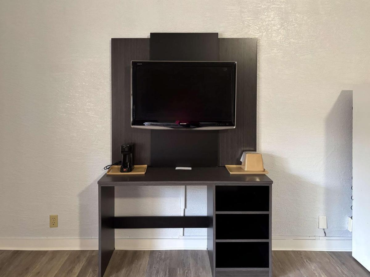  | La Casa Inn and Suites