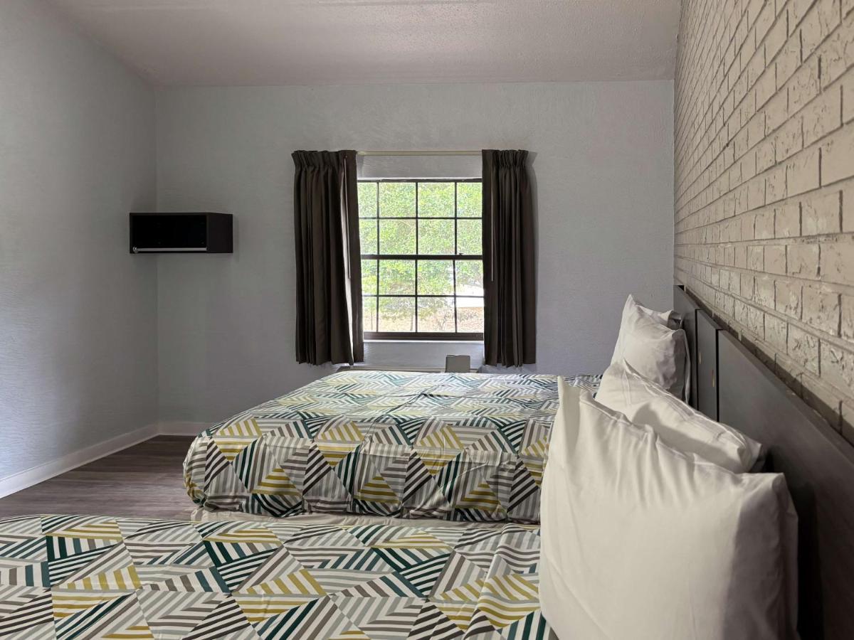  | La Casa Inn and Suites