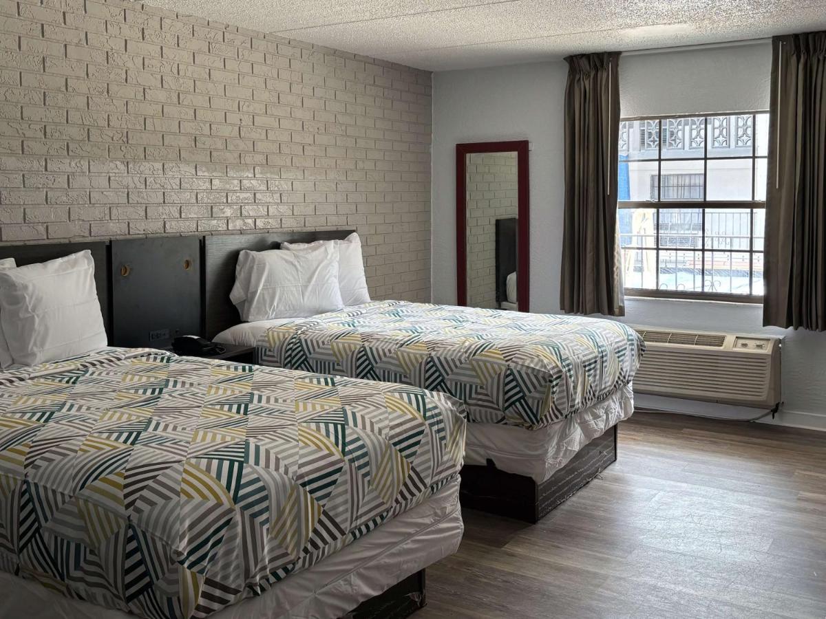  | La Casa Inn and Suites