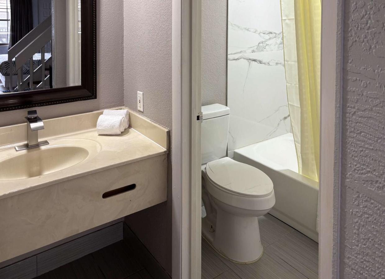  | La Casa Inn and Suites