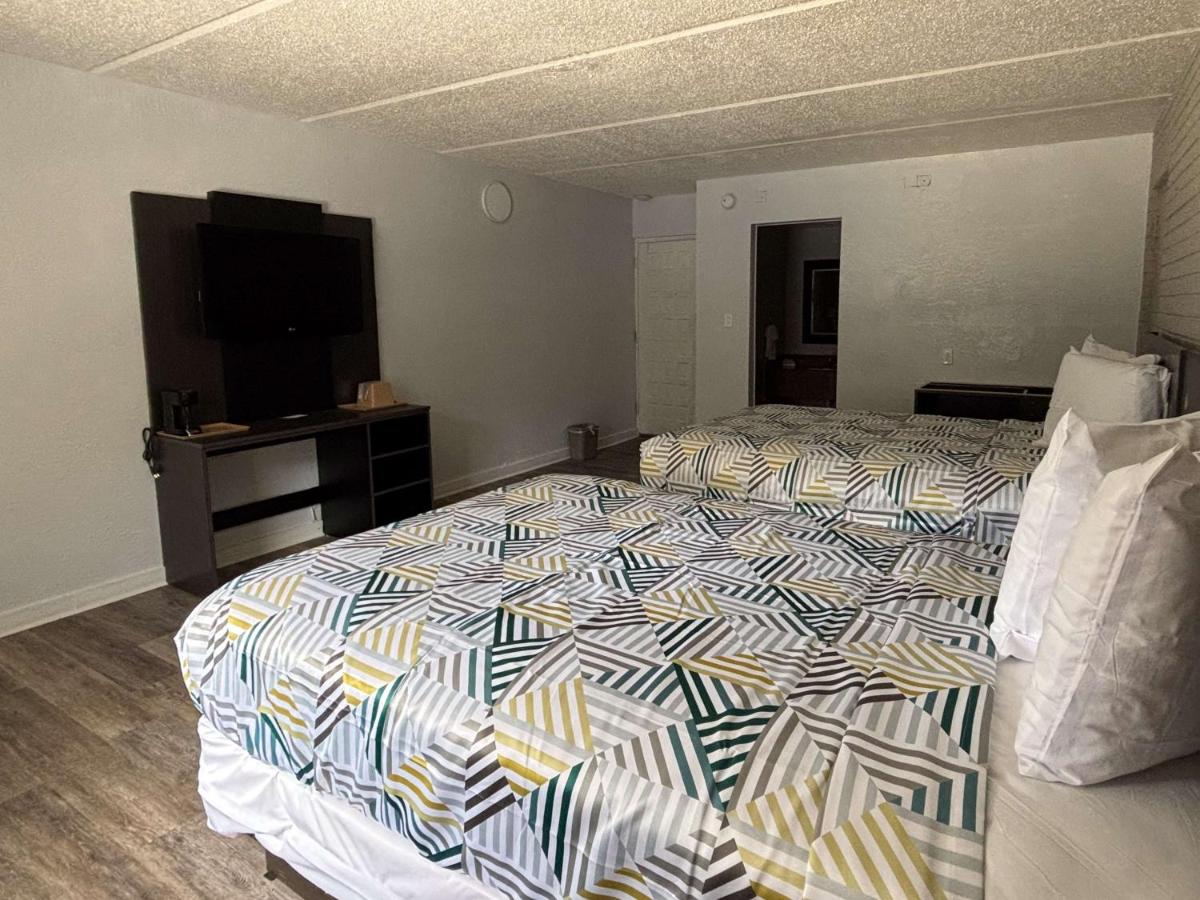 | La Casa Inn and Suites