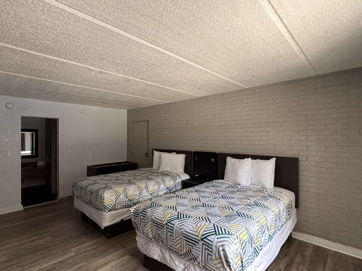  | La Casa Inn and Suites